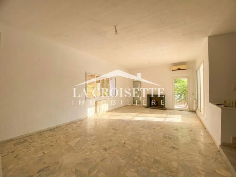 Rez-de-chaussée de villa S+3 avec piscine à La Marsa MRCL0357