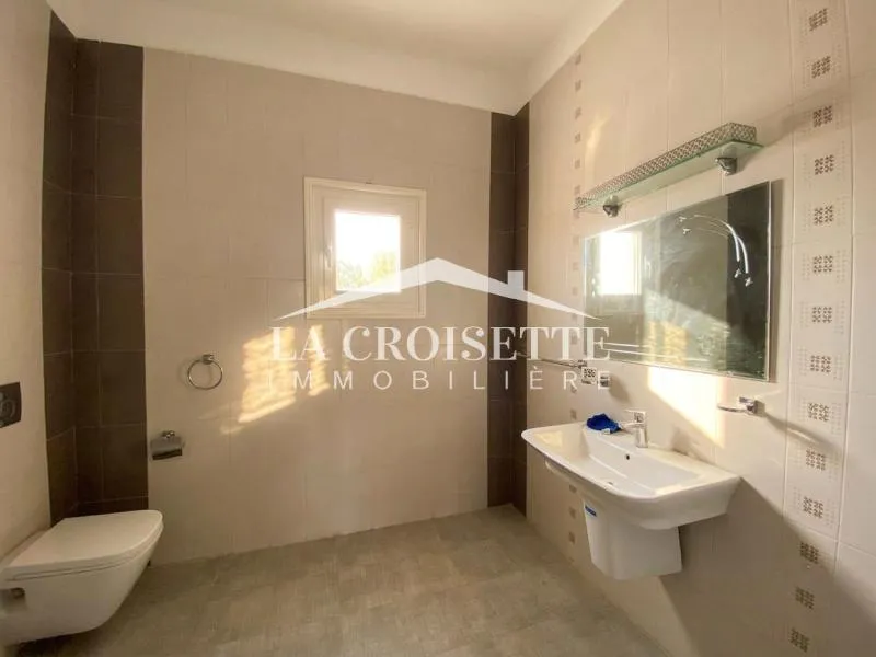 Rez-de-chaussée de villa S+3 avec piscine à La Marsa MRCL0357