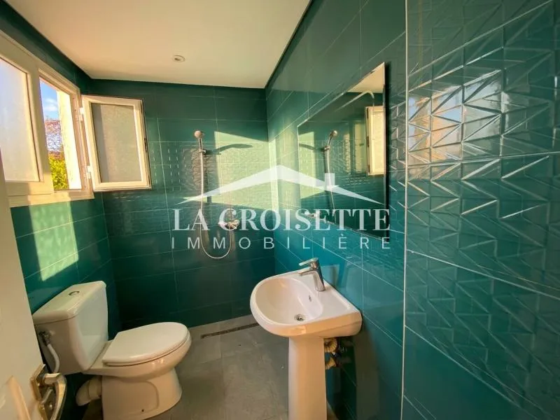Rez-de-chaussée de villa S+3 avec piscine à La Marsa MRCL0357