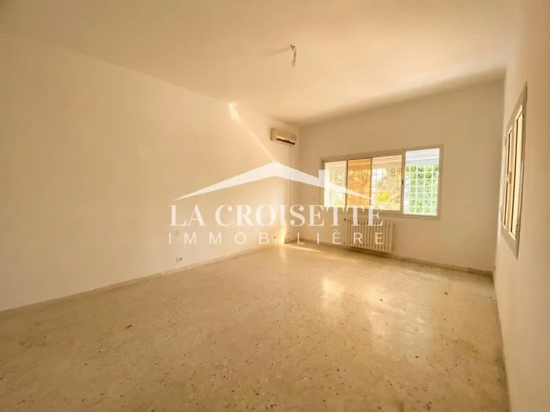 Rez-de-chaussée de villa S+3 avec piscine à La Marsa MRCL0357