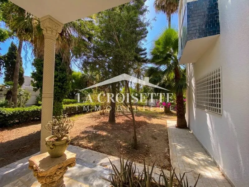 Rez-de-chaussée de villa S+3 avec piscine à La Marsa MRCL0357