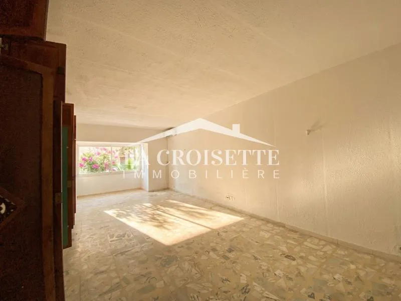 Rez-de-chaussée de villa S+3 avec piscine à La Marsa MRCL0357