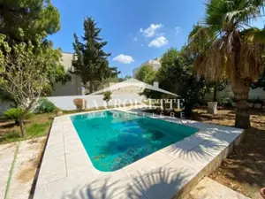 Rez-de-chaussée de villa S+3 avec piscine à La Marsa MRCL0357