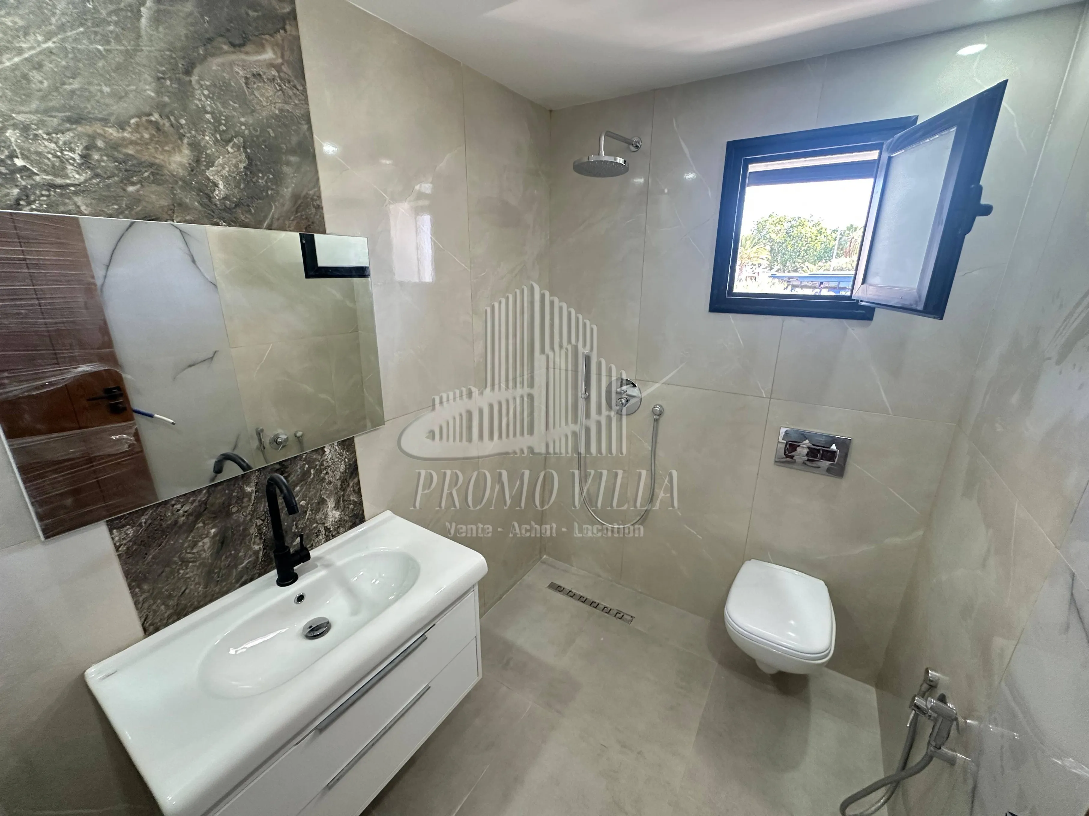A vendre une belle villa avec piscine située à Hammamet.