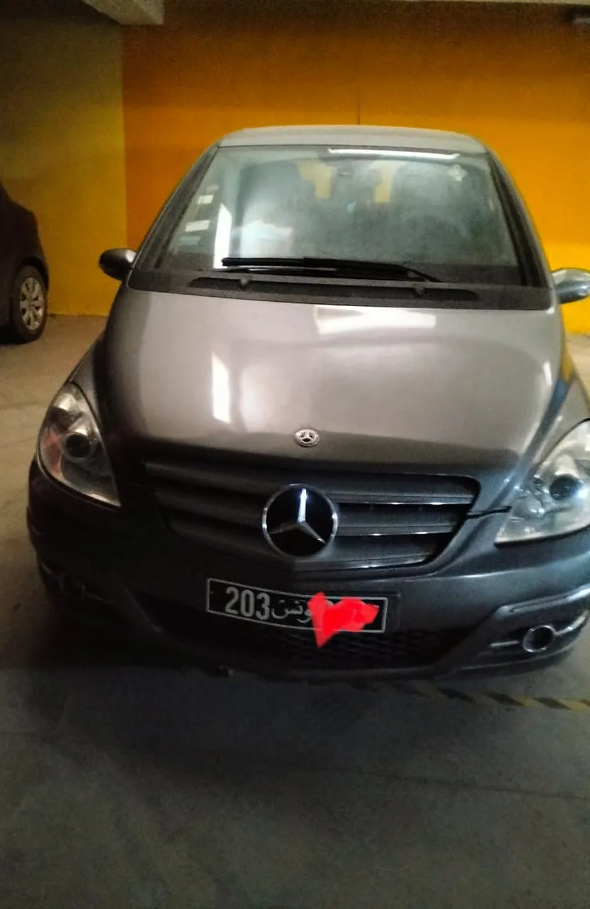 Mercedes b 170 en très bonne état