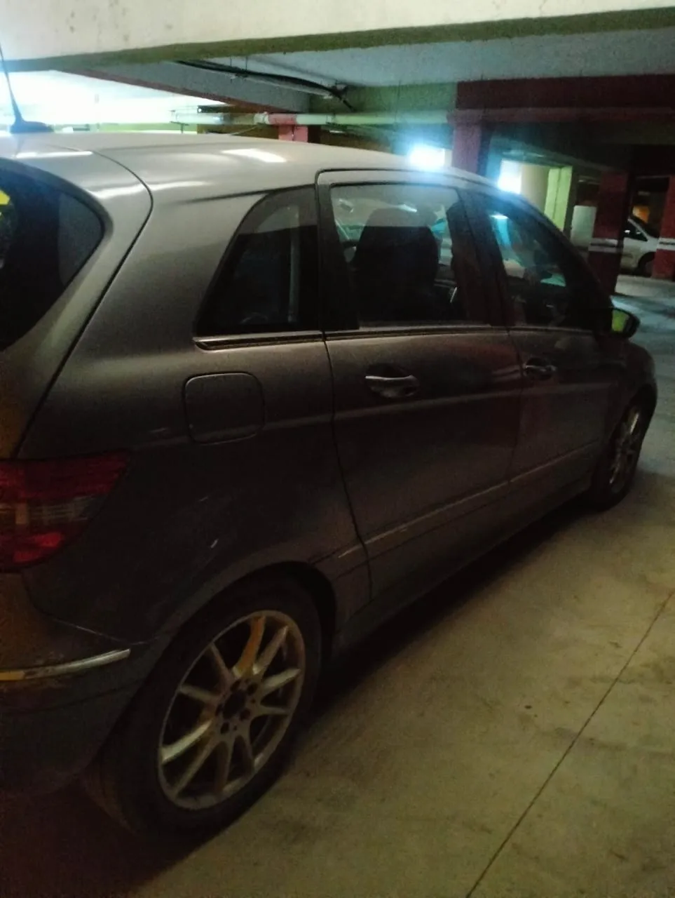 Mercedes b 170 en très bonne état