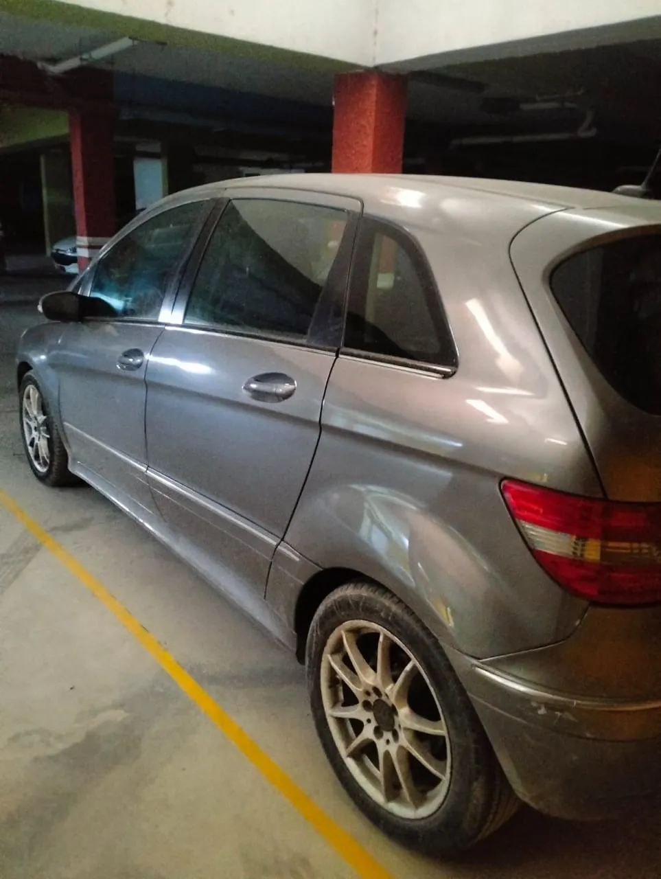 Mercedes b 170 en très bonne état