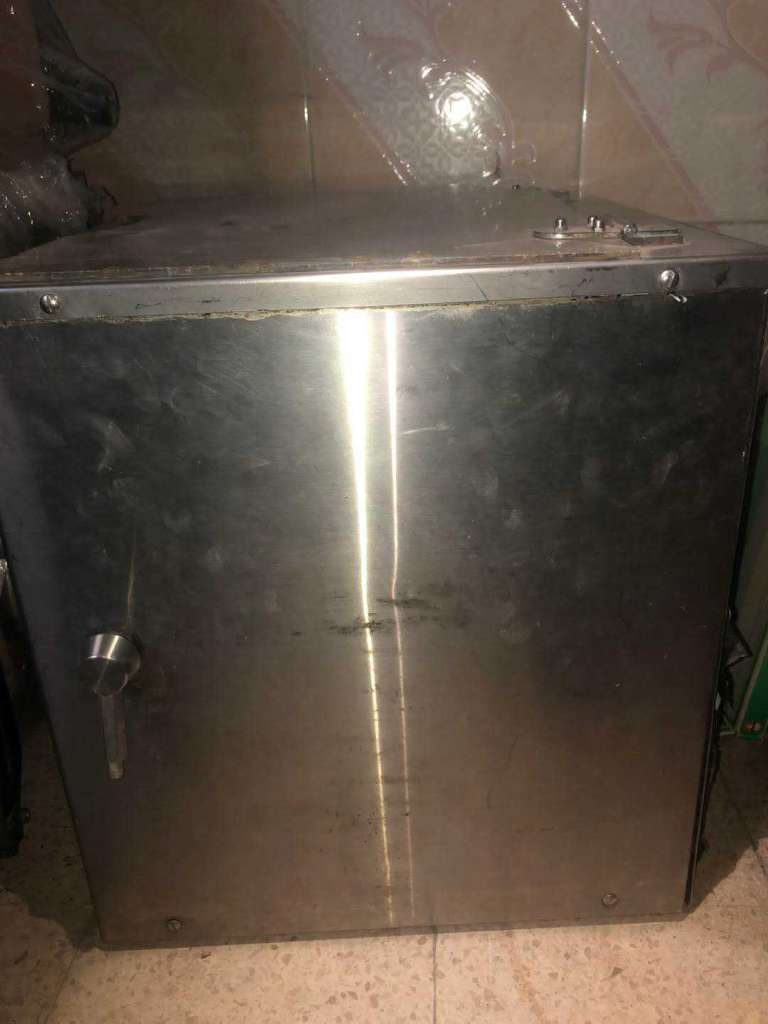 hachoir  viande réfrigérer en bon état alimenté en 380v