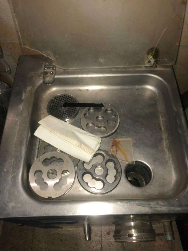 hachoir  viande réfrigérer en bon état alimenté en 380v