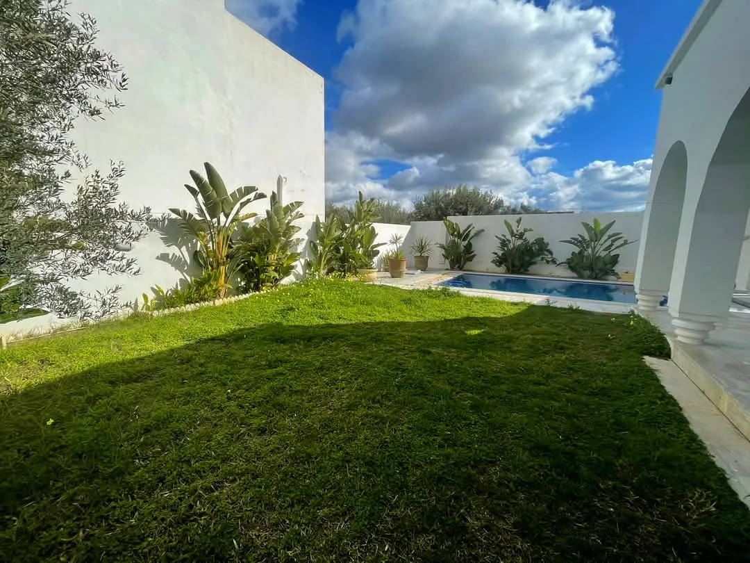 AV charmante villa meublé + piscine à hammamet sud