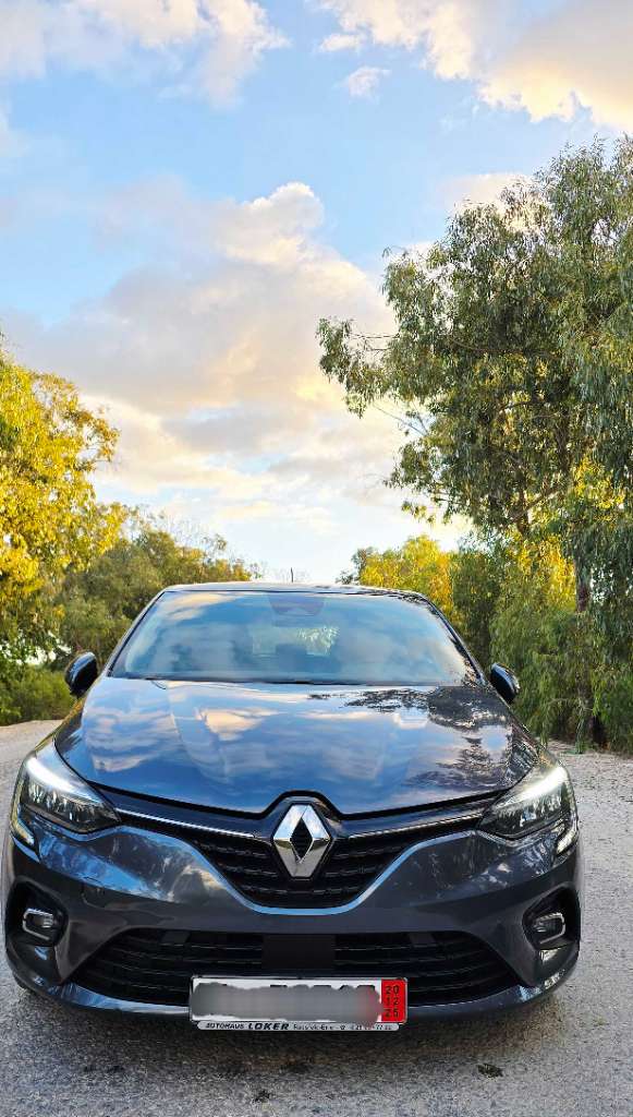 Une belle renault clio essence full état neufff importée de allmagne fin serie