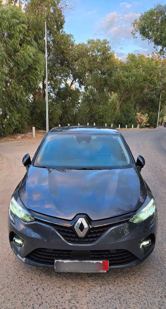 Une belle renault clio essence full état neufff importée de allmagne fin serie