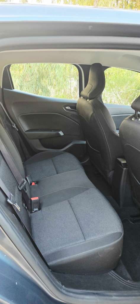 Une belle renault clio essence full état neufff importée de allmagne fin serie