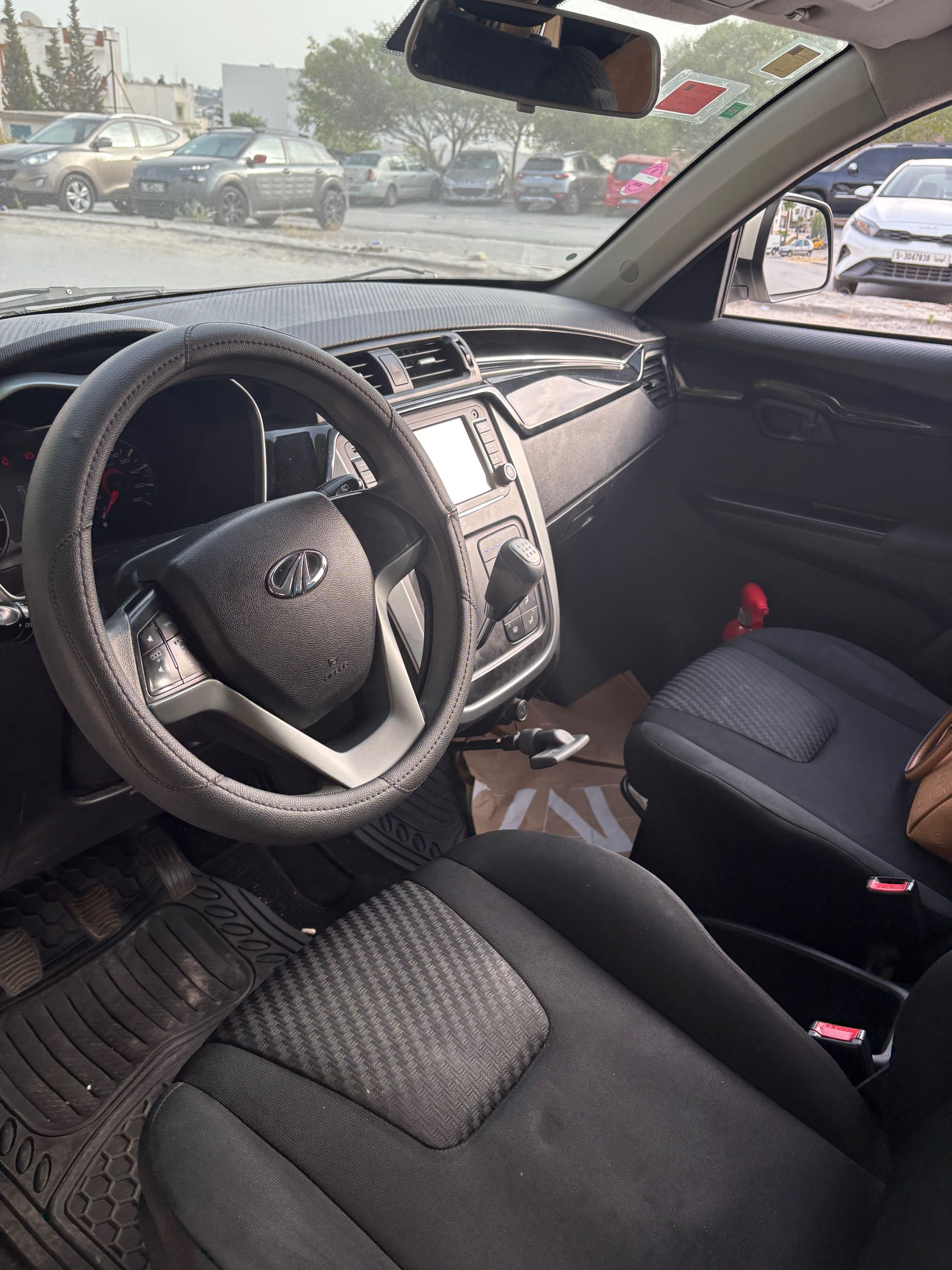 Mahindra kuv 100 k8 première main  