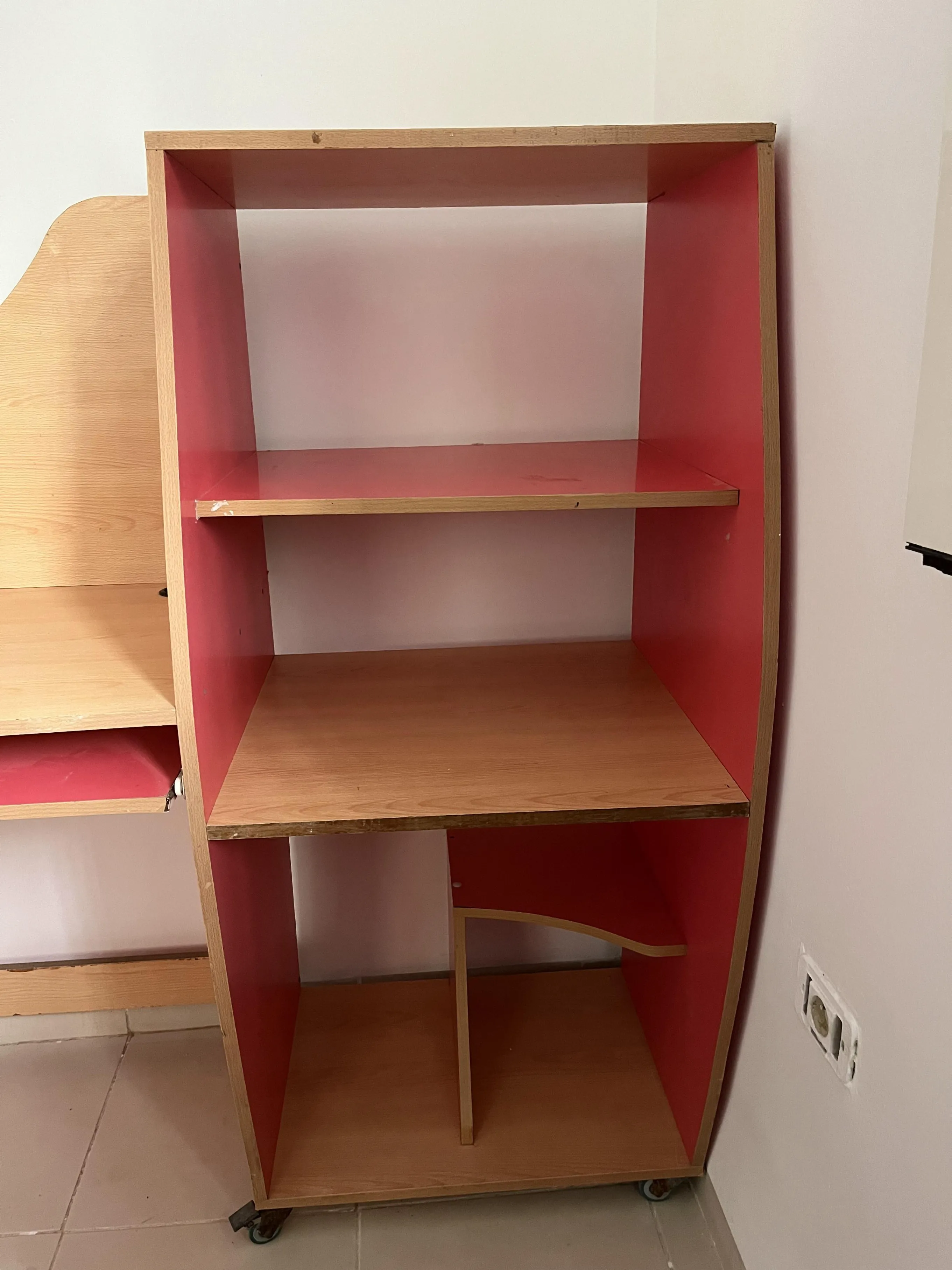 bureau/rangement + vailleuse