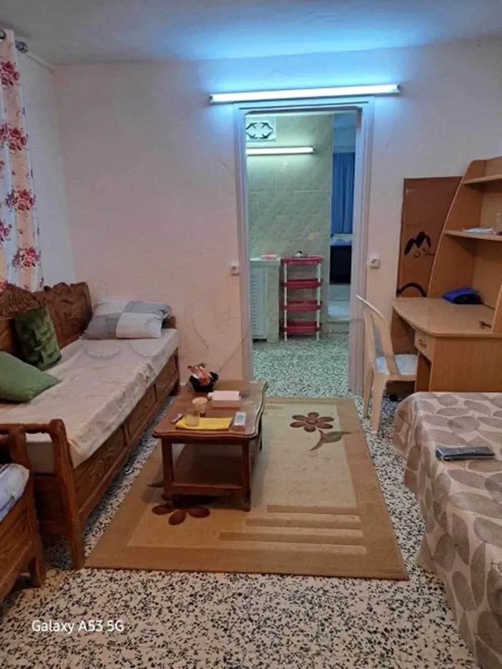 un studio s+1 meublé au rdc d'une villa a louer situé a bardo derrière foyer universitaire.