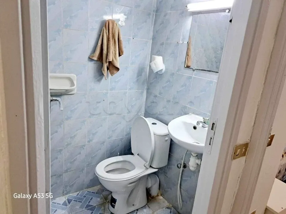 un studio s+1 meublé au rdc d'une villa a louer situé a bardo derrière foyer universitaire.