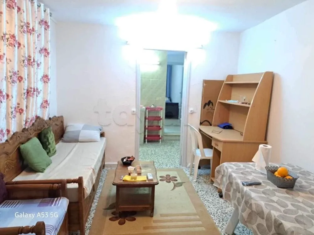 un studio s+1 meublé au rdc d'une villa a louer situé a bardo derrière foyer universitaire.