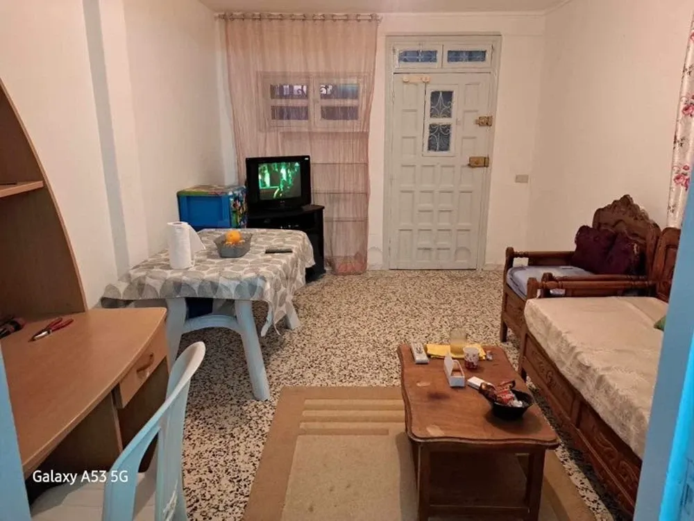 un studio s+1 meublé au rdc d'une villa a louer situé a bardo derrière foyer universitaire.