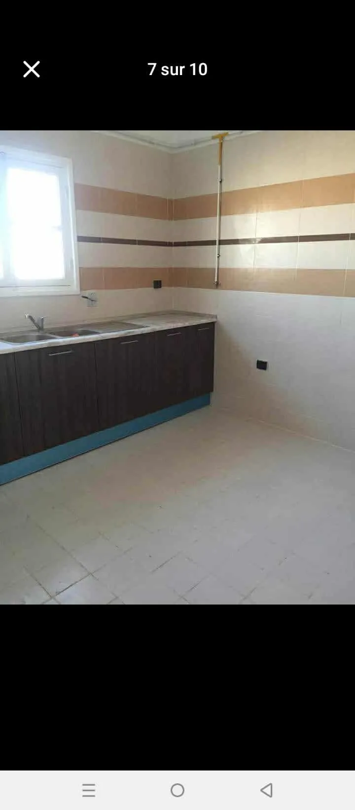 un appartements s+3 au 2éme étage (sans ascenseur) a vendre a Cité Nour Jaafer Prés de Esprit