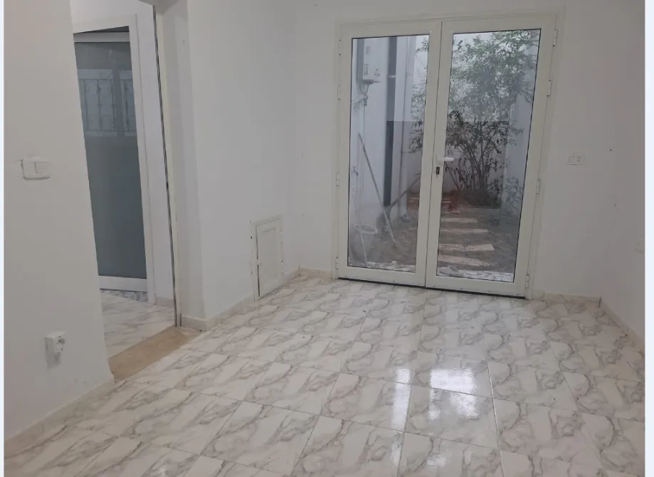 Un rez de chaussée d'une villa sise à Corniche BIZERTE