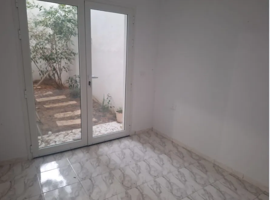 Un rez de chaussée d'une villa sise à Corniche BIZERTE