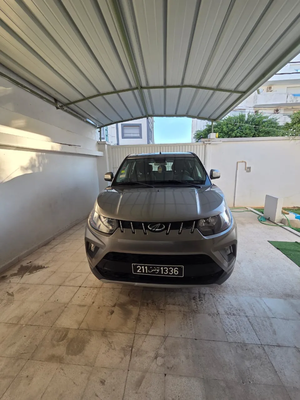 MAHINDRA KUV 100 K6+