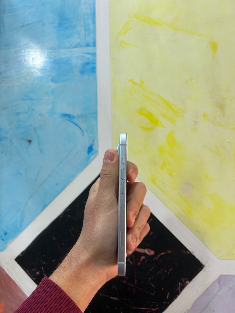 Avendre iPhone 15 état neuf jamais reparé importé de la France