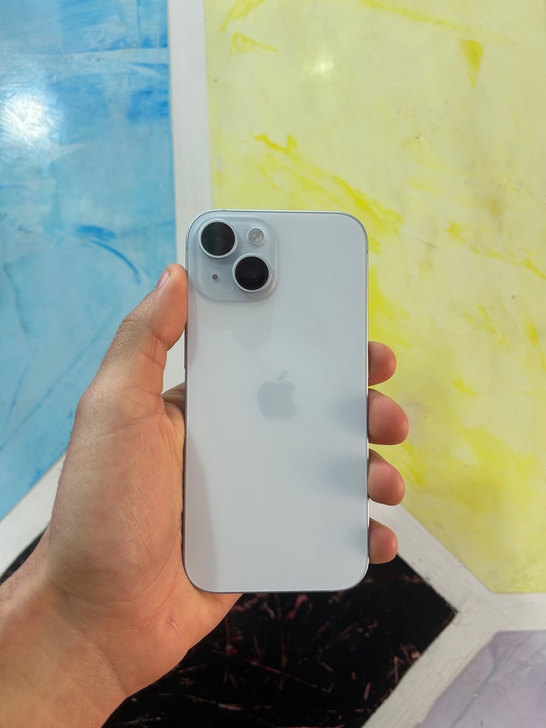 Avendre iPhone 15 état neuf jamais reparé importé de la France