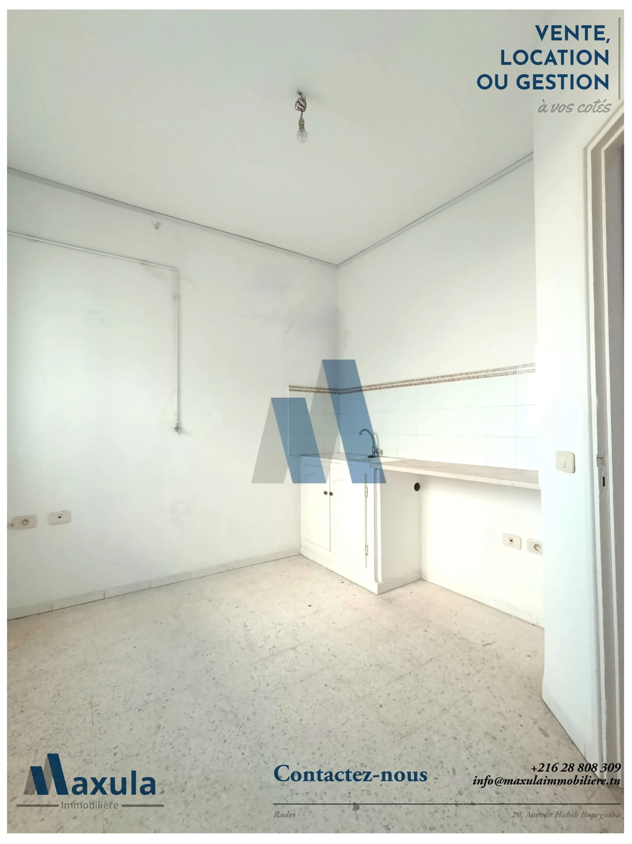 À LOUER BUREAU A+2 AU 2ÈME ÉTAGE À RADES ROUTE DU PORT
