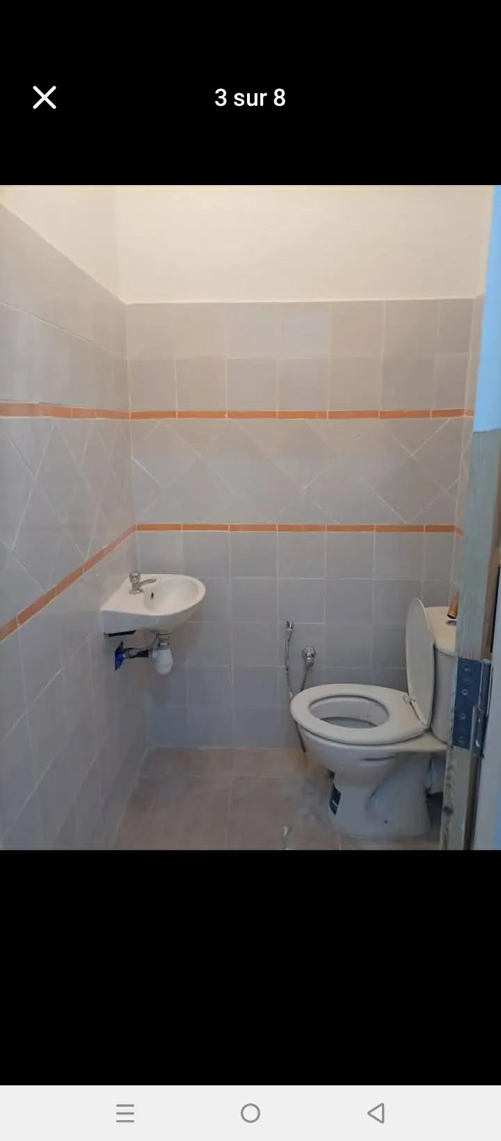 un bureau spacieux s+2 au 3éme étage (avec ascenseur) a louer situé a bardo centre