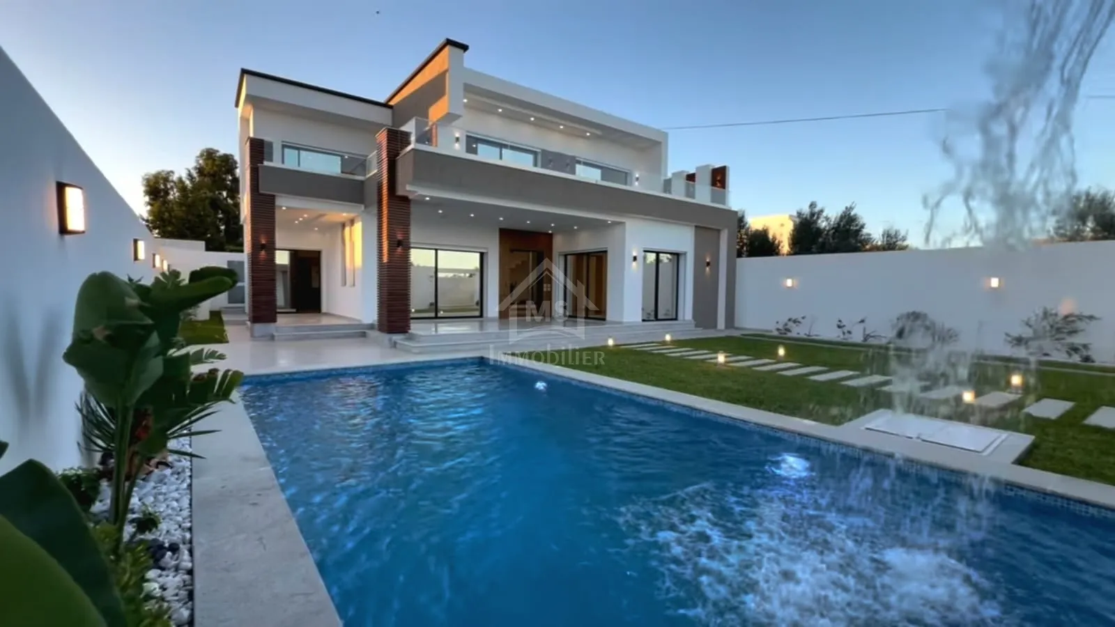Villa S+4 toute neuve avec piscine à vendre à Hammamet Sud