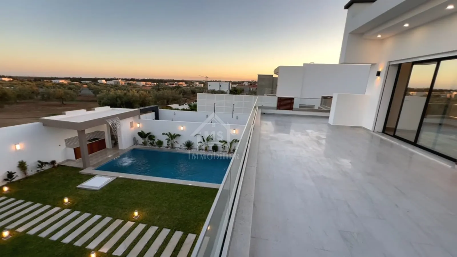 Villa S+4 toute neuve avec piscine à vendre à Hammamet Sud