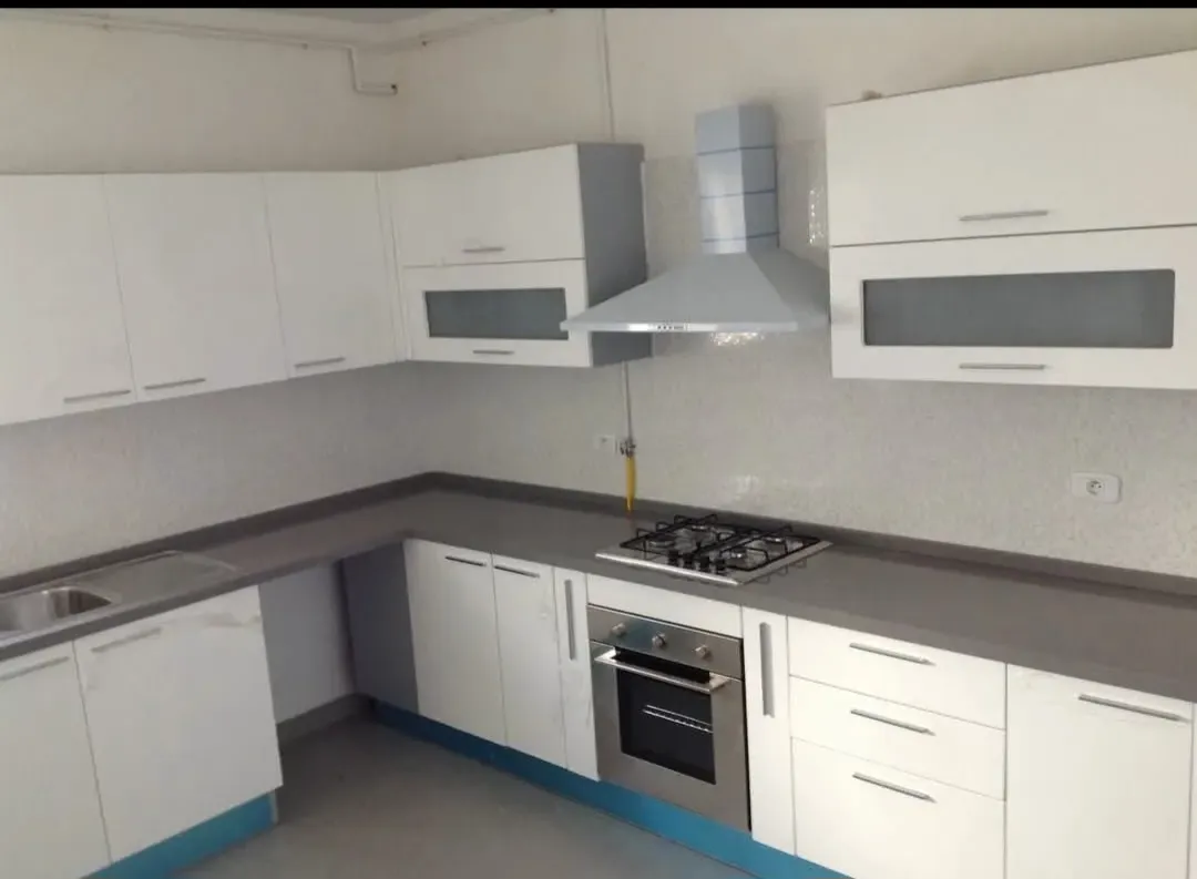un appartement s+3 au 4éme étage(avec doubles ascenseurs) a louer situé a jardin d'el manzah 2