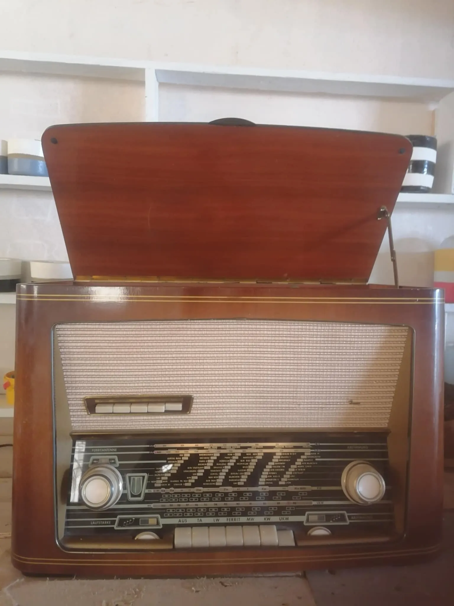 radio antiquité avec tourne disque