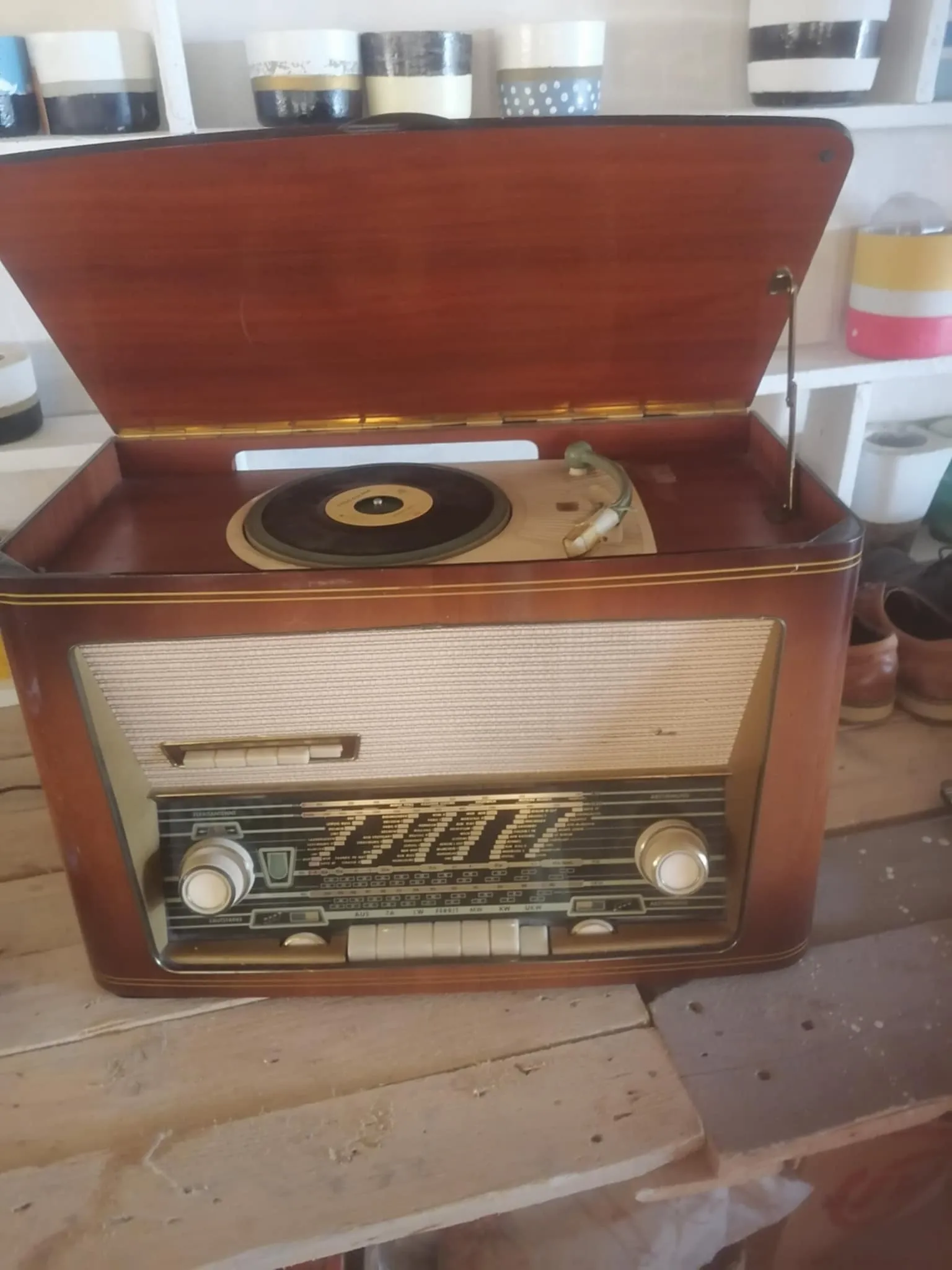 radio antiquité avec tourne disque