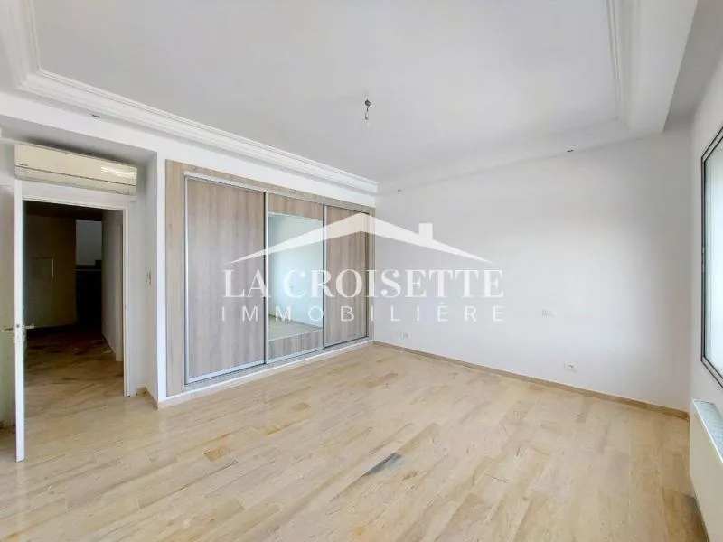 Triplex s4 vue sur mer à La Marsa ZTRL0108