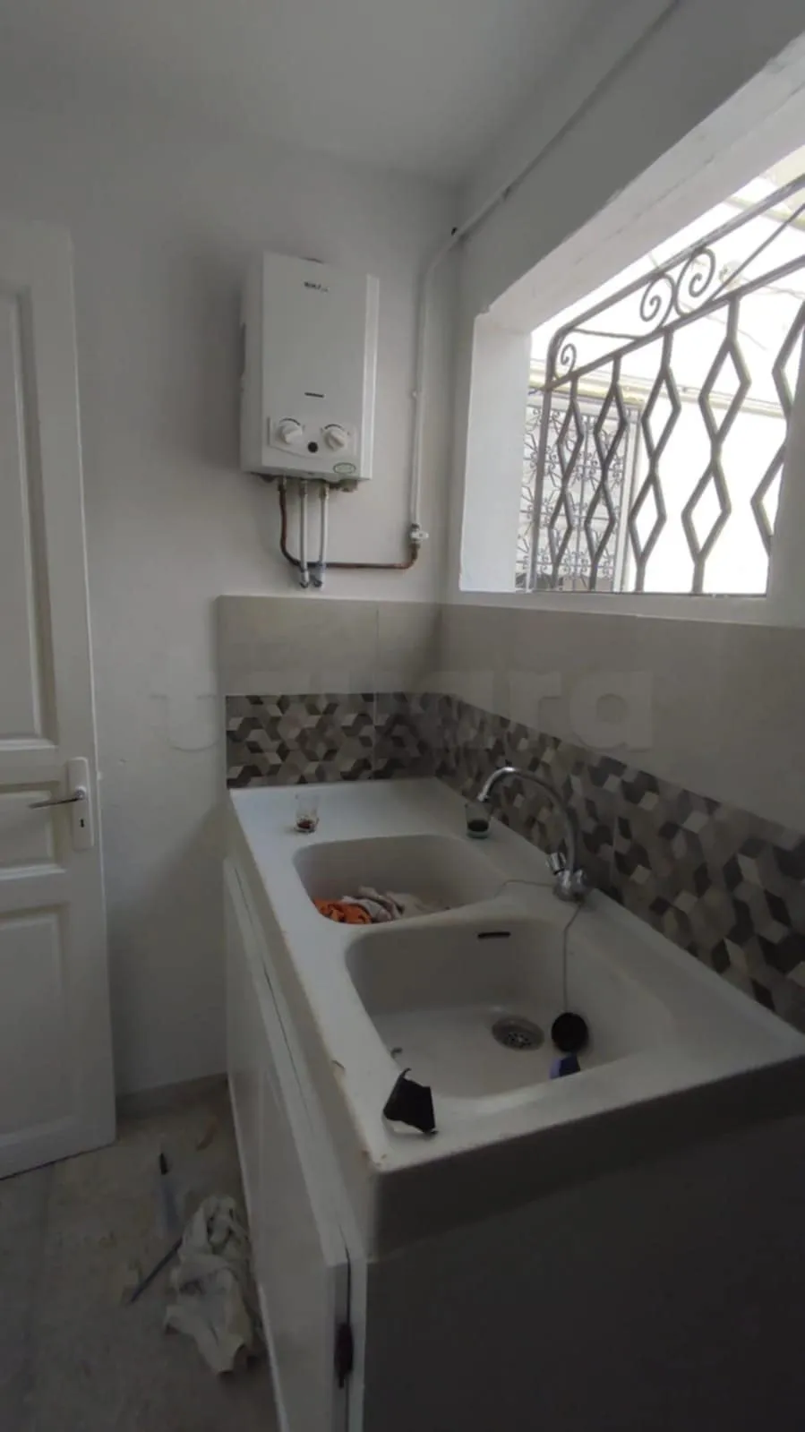 un studio s+1 vide a louer situé a Bardo Cité El Fath(entre cité zouhour et bayrem tounsi)