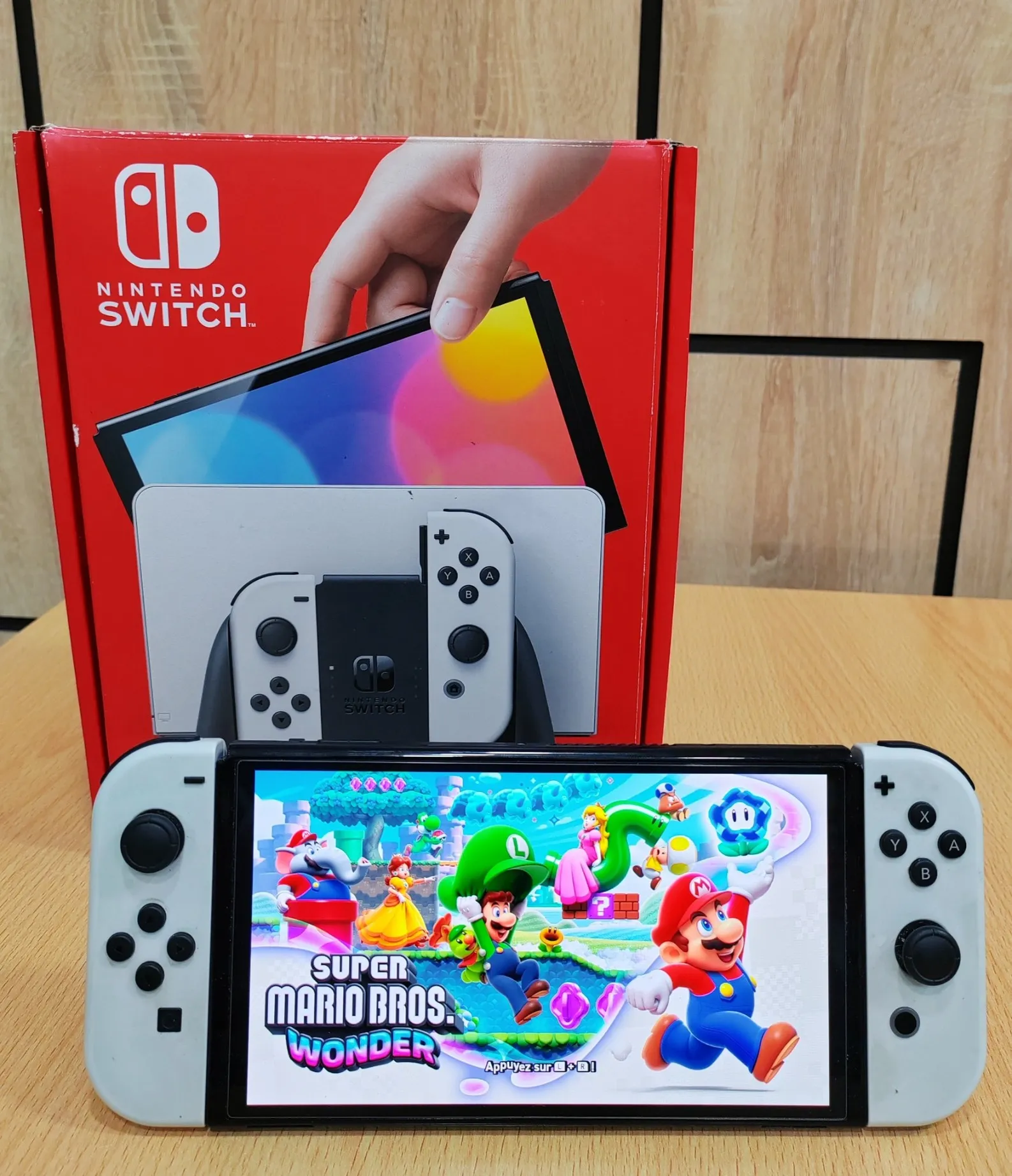 ✨ Nintendo Switch OLED White Edition ✨✨ Importé 🇫🇷 En très bonne état ✨️✨️✨️ Patché Pleine de jeux