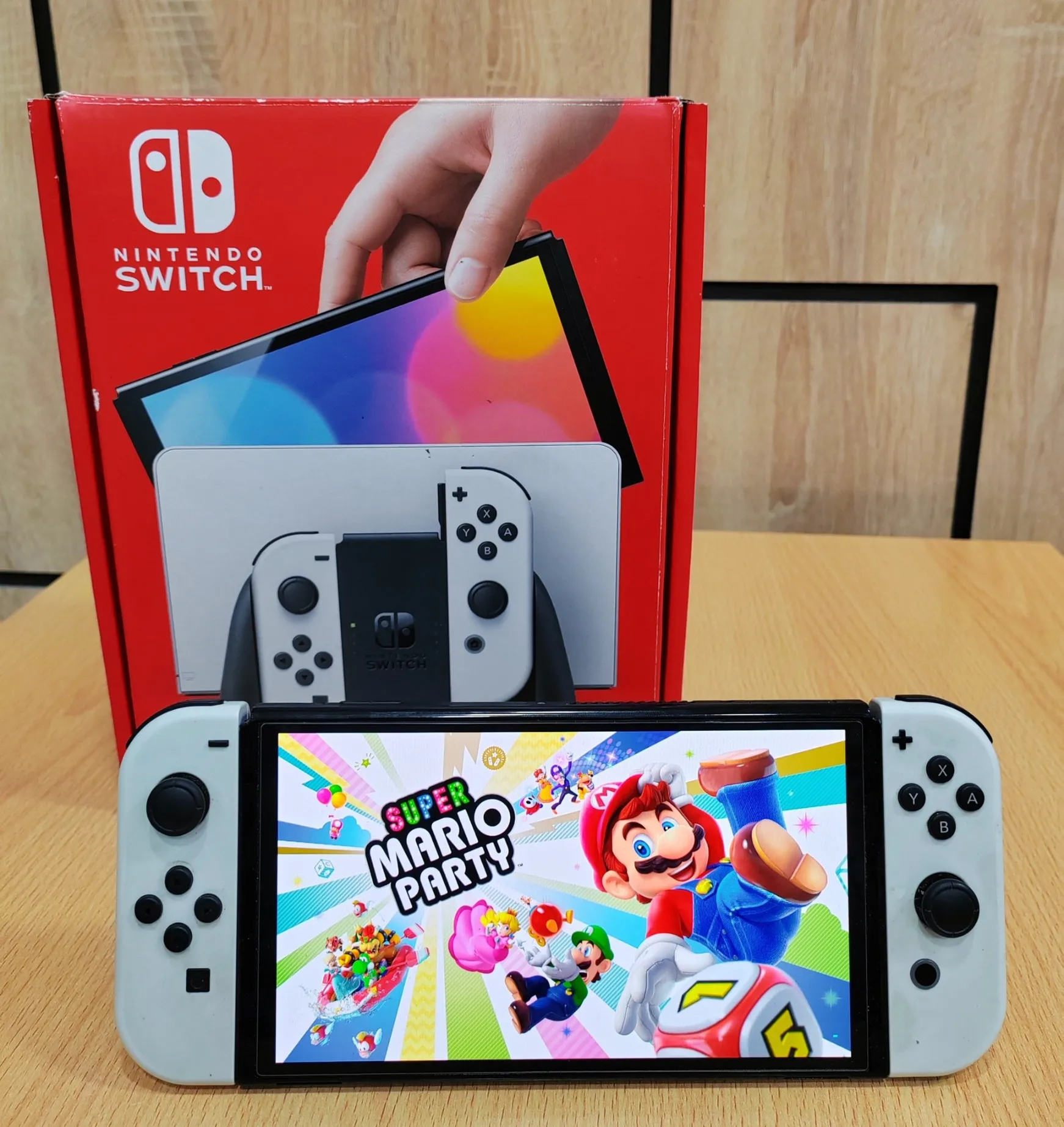 ✨ Nintendo Switch OLED White Edition ✨✨ Importé 🇫🇷 En très bonne état ✨️✨️✨️ Patché Pleine de jeux