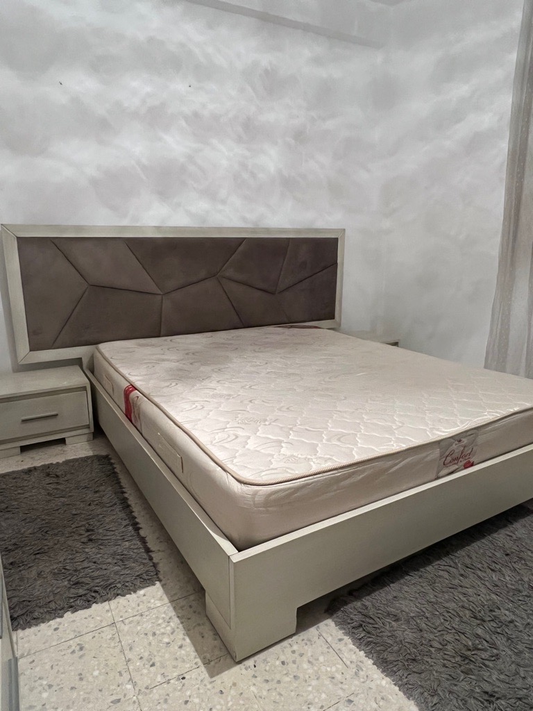 Chambre à coucher complète avec matelas en bon état