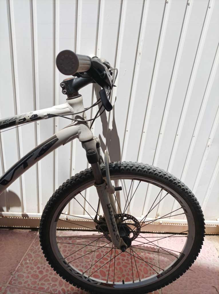 Vélo VTT avec freinage à disque