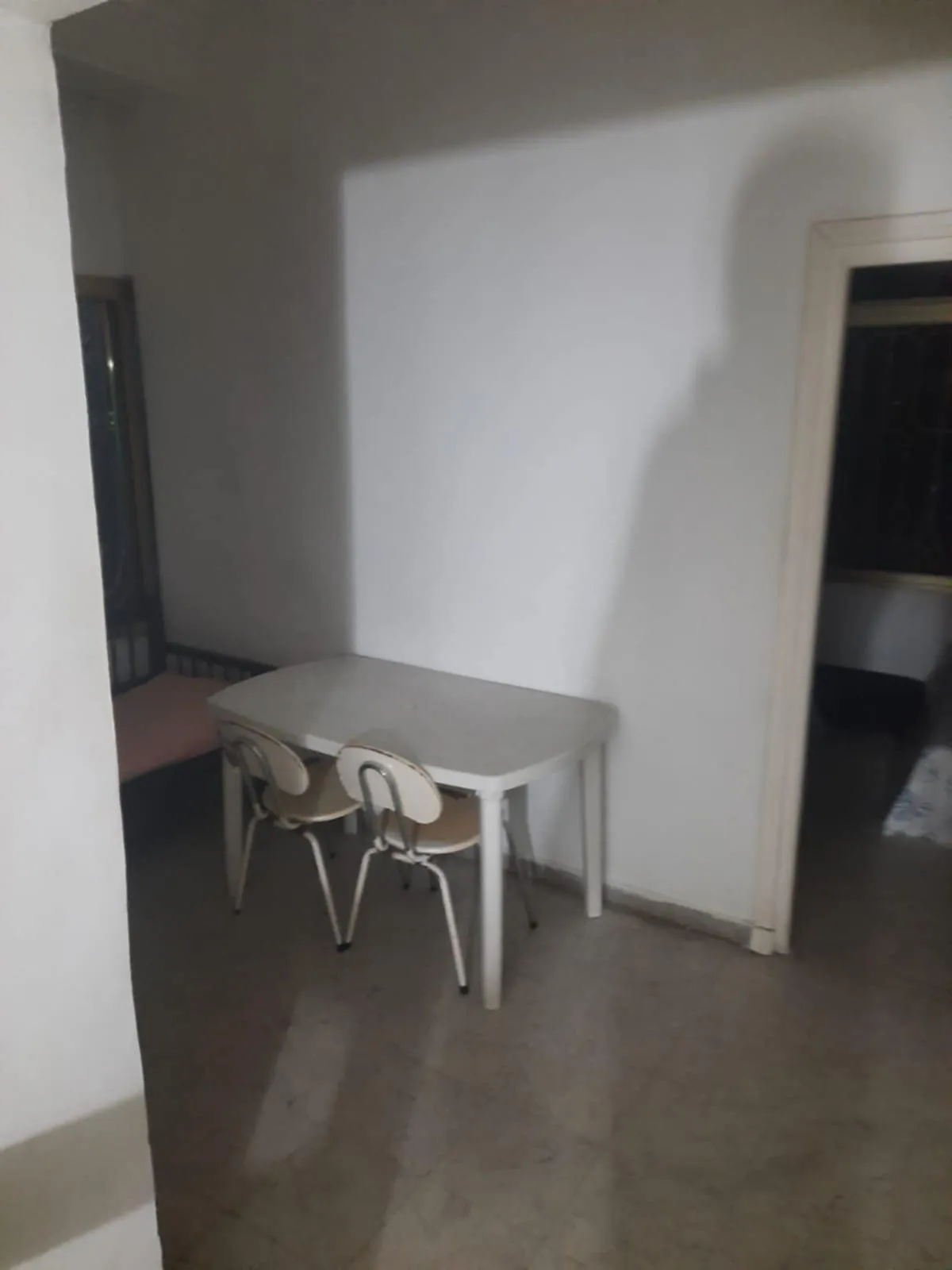 un étage spacieux s+2 vide au 1er étage a louer a Manzah 7 Prés de café Amir