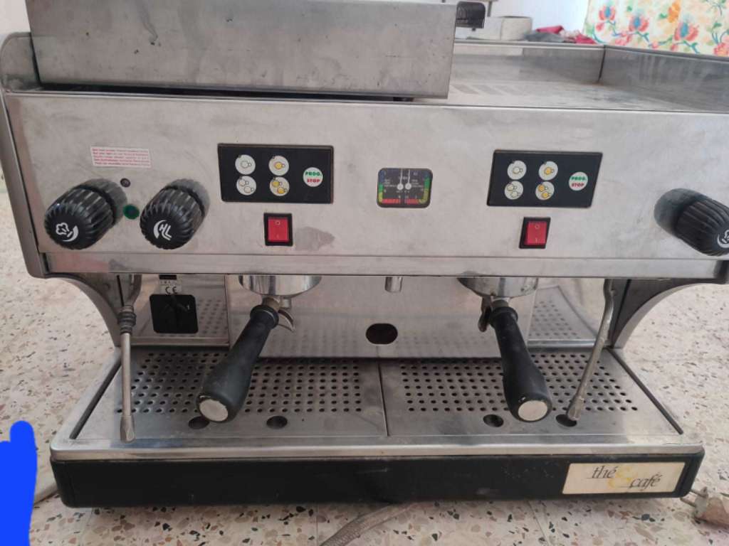  آلة الاسبريسو من نوع wega علامة إيطالية معروفة 
 

