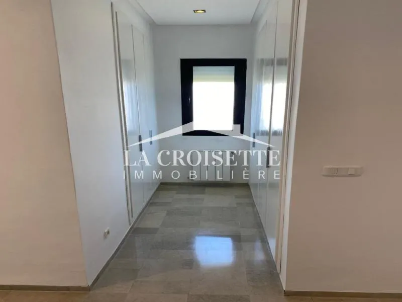 Appartement S+4 à LA Marsa MAL2028