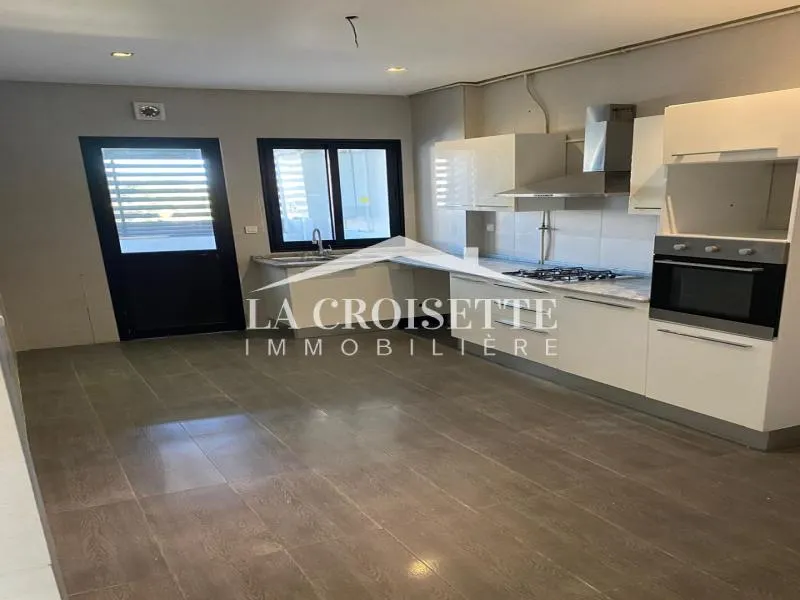 Appartement S+4 à LA Marsa MAL2028