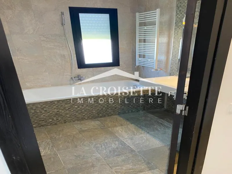 Appartement S+4 à LA Marsa MAL2028