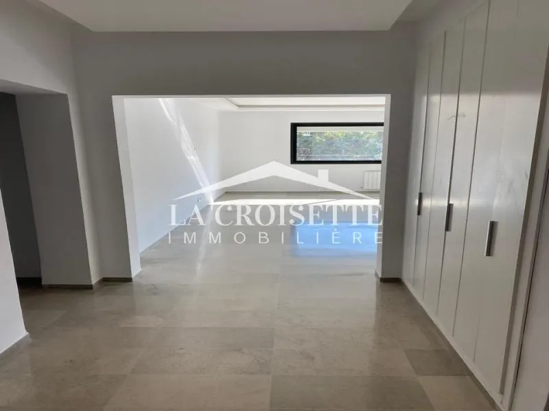 Appartement S+4 à LA Marsa MAL2028