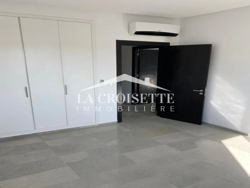 Appartement S+4 à LA Marsa MAL2028