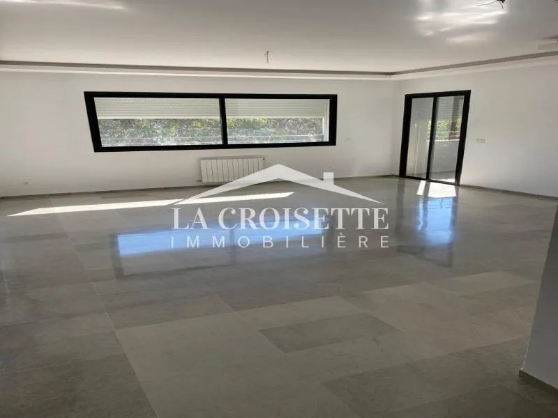 Appartement S+4 à LA Marsa MAL2028